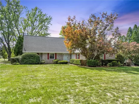 1617 E Laurel Cir, Mount Pleasant, PA 15666
