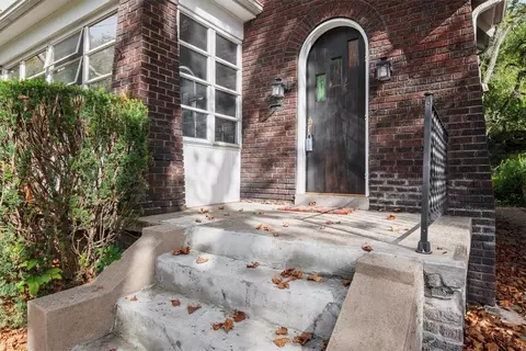 501 Greendale Ave, Edgewood, PA 15218 photo 3