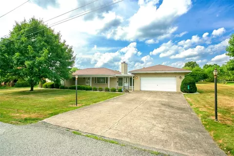 29 Maple Dr, Delmont, PA 15626