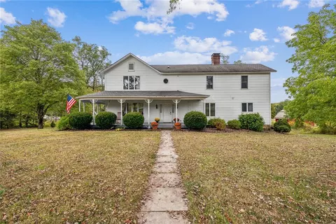 713 Mill Run Rd, Mill Run, PA 15464
