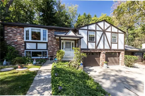 1 Camden Dr, Pittsburgh, PA 15215