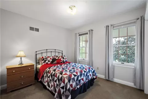 Bedroom - 606 Leighton Ct, Mars, PA 16046 photo 4 of 5