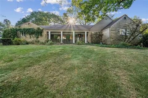 2035 Outlook Dr, Pittsburgh, PA 15241