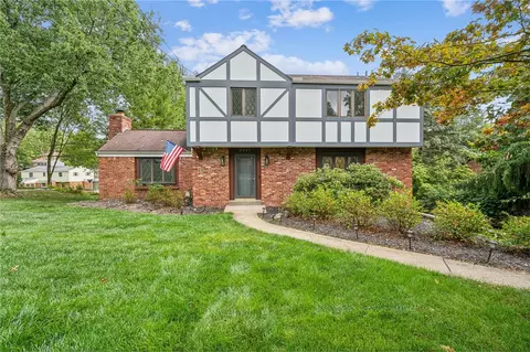2441 Southvue Dr, Pittsburgh, PA 15241