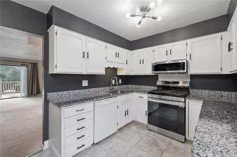 100 Williamsburg Ln, Export, PA 15632 photo 4