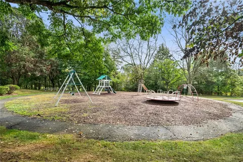 100 Williamsburg Ln, Export, PA 15632 photo 25