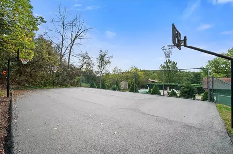 100 Williamsburg Ln, Export, PA 15632 photo 29
