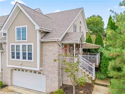 1027 Waterford Ct E, Canonsburg, PA 15317