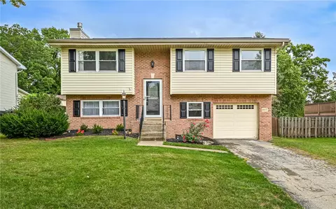 107 Buttercup Dr, Cranberry Township, PA 16066