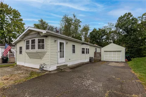 149 Valley View Dr, Finleyville, PA 15332
