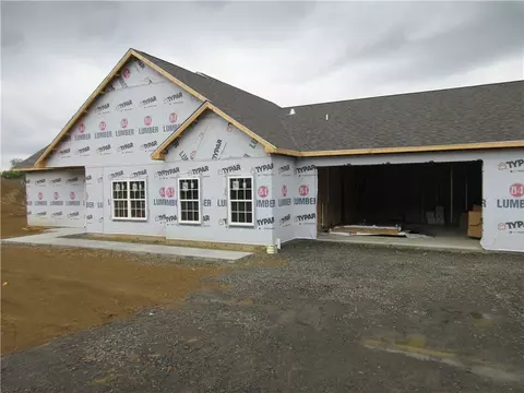154 Hidden Spring Dr, Ellwood City, PA 16117