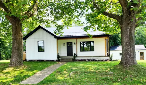 6313 Tuscarawas Rd, Industry, PA 15052