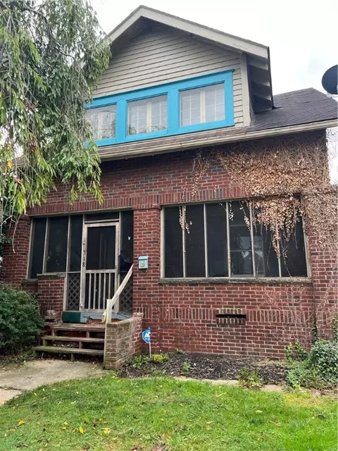 318 Elizabeth St, New Castle, PA 16105