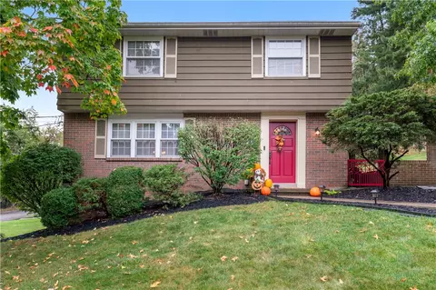 137 Chalet Dr, Pittsburgh, PA 15221