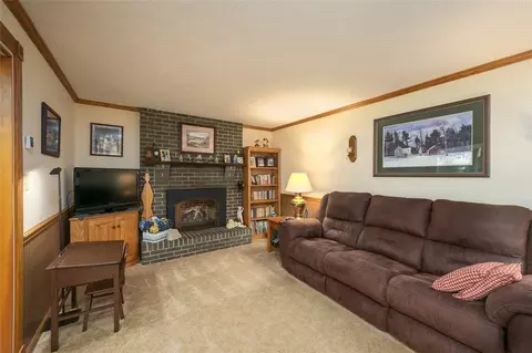 Living - 6934 Mellon Rd, Export, PA 15632 photo 4 of 6