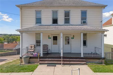225-227 Painter St, Everson, PA 15631