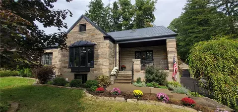 5510 Bauer Dr, Gibsonia, PA 15044