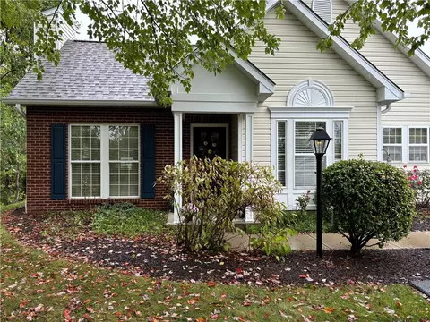 2107 Greystone Dr, Moon Twp, PA 15108
