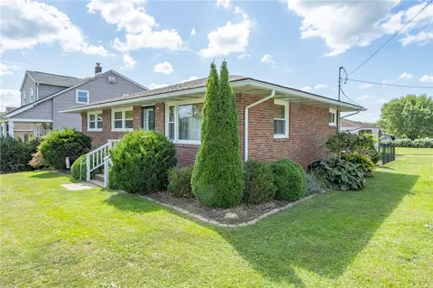 2046 Oak Dr, Ford City, PA 16226