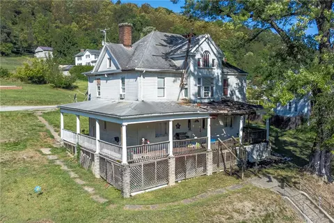 727 Old Rte, Smock, PA 15480