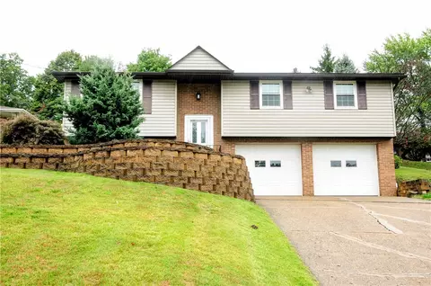 15 Eastwood Ln, Washington, PA 15301