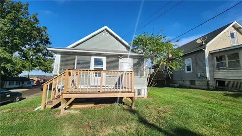 1141 Pleasant View Dr, Vandergrift, PA 15690