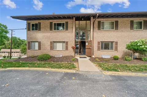 2032 Sanlin Dr, Coraopolis, PA 15108