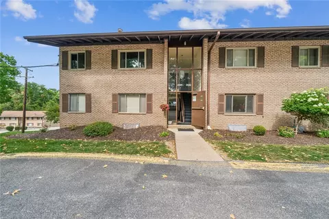 4062 Sanlin Dr, Coraopolis, PA 15108