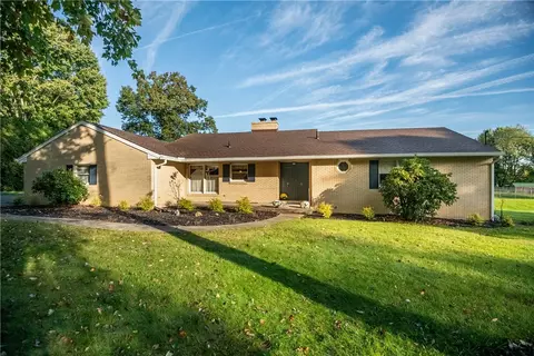 4925 Scott Dr, Hermitage, PA 16148