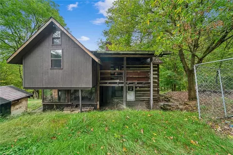 6 Old Pittsburgh Ln, Smock, PA 15480