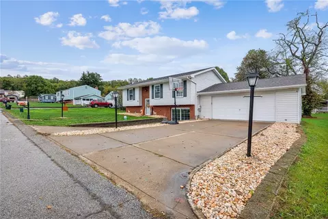 4 Collingate Dr, West Newton, PA 15089