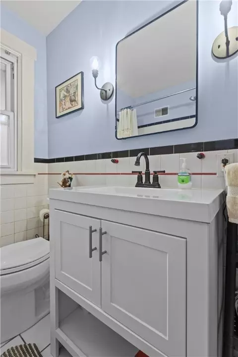 Bath - 3912 Franklin Rd, Pittsburgh, PA 15214 photo 2 of 2