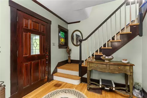 Entry Way - 3912 Franklin Rd, Pittsburgh, PA 15214 photo 2 of 3