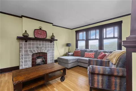 Living - 3912 Franklin Rd, Pittsburgh, PA 15214 photo 2 of 4