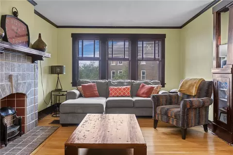 Living - 3912 Franklin Rd, Pittsburgh, PA 15214 photo 3 of 4