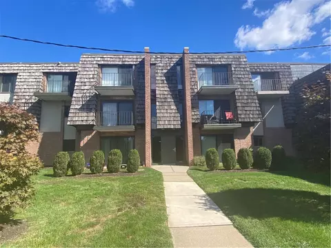 623 Forest Green Dr, Coraopolis, PA 15108