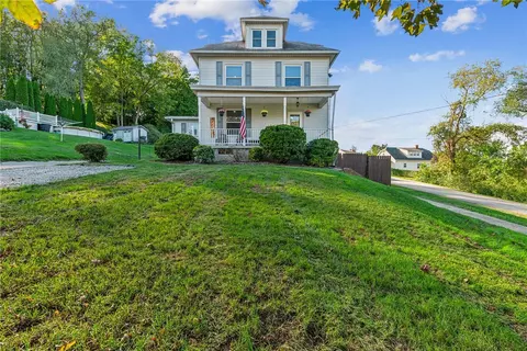 560 Harding St, Irwin, PA 15642