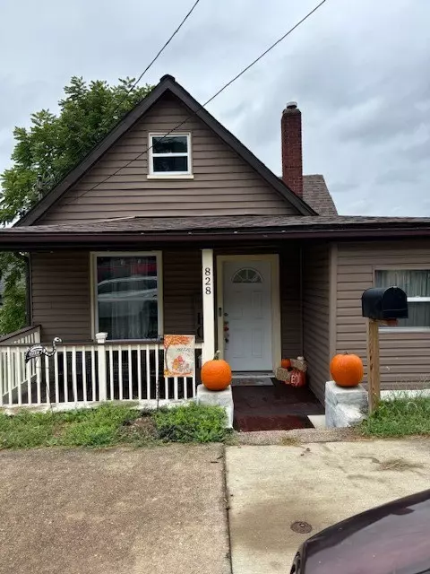 828 Delaware Ave, Glassport, PA 15045