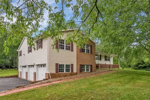 104 Pheasant Run Dr, Slippery Rock, PA 16057