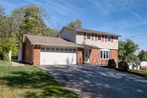 123 Evergreen Ln, Moon Township, PA 15108