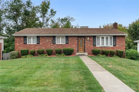 40 Eichelberger Dr, Coraopolis, PA 15108
