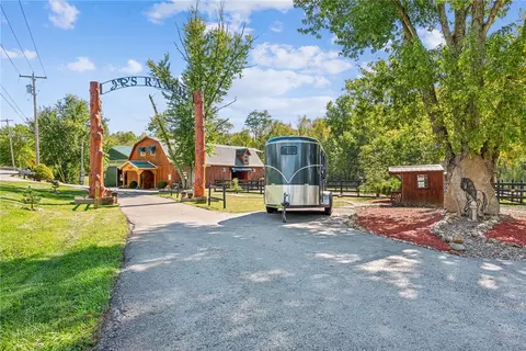 234 Beatty County Rd, Latrobe, PA 15650