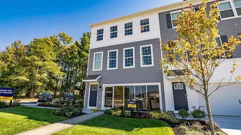 182 Sweetwater Dr, Moon Twp, PA 15108