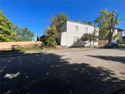 201 Cedarhurst, Pittsburgh, PA 15210