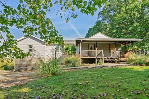 180 Wallrose Heights Rd, Baden, PA 15005