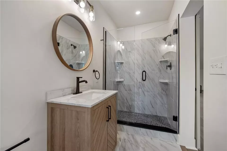 Bath - 5563 Hampton St, Pittsburgh, PA 15206 photo 4 of 4