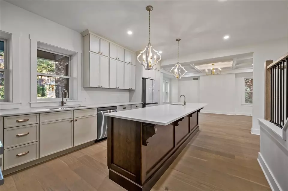 Kitchen - 5563 Hampton St, Pittsburgh, PA 15206 photo 2 of 3
