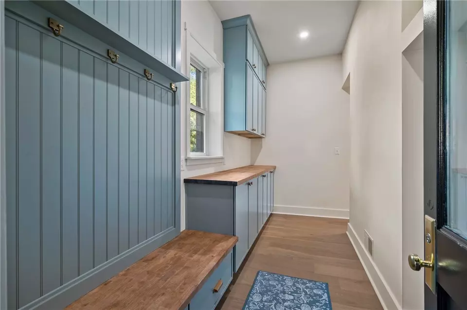 Entry Way - 5563 Hampton St, Pittsburgh, PA 15206 photo 2 of 3