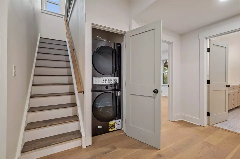 Entry Way - 5563 Hampton St, Pittsburgh, PA 15206 photo 3 of 3