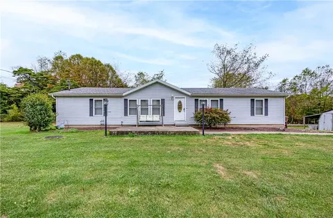 1103 Palamino Dr, Vandergrift, PA 15690